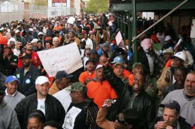 Hundreds rally for Ratner