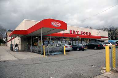 Oy tannenbaum! Key Food manager under fire for holiday heresy