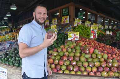 Today’s produce at yesterday’s prices! Beloved Dyker grocer’s anniversary sale celebrates two decades of bountiful biz