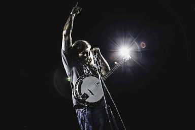 Devil’s music: ‘Murder folk’ singer brings dark tunes to Greenpoint