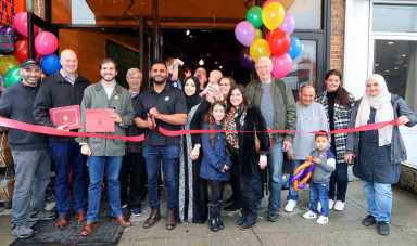 Ridgites toast opening of beloved neighborhood coffee chain’s newest location