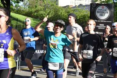 Run in the sun: Runners endure 13.1 miles of fun during Brooklyn Half Marathon