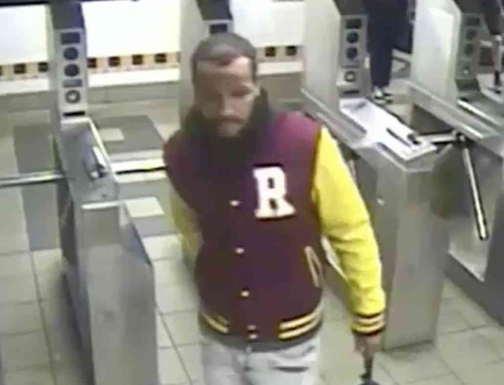 Cops search for suspect who broke straphanger’s jaw on 4 train in Crown Heights