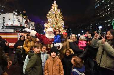 christamas tree holiday lighting