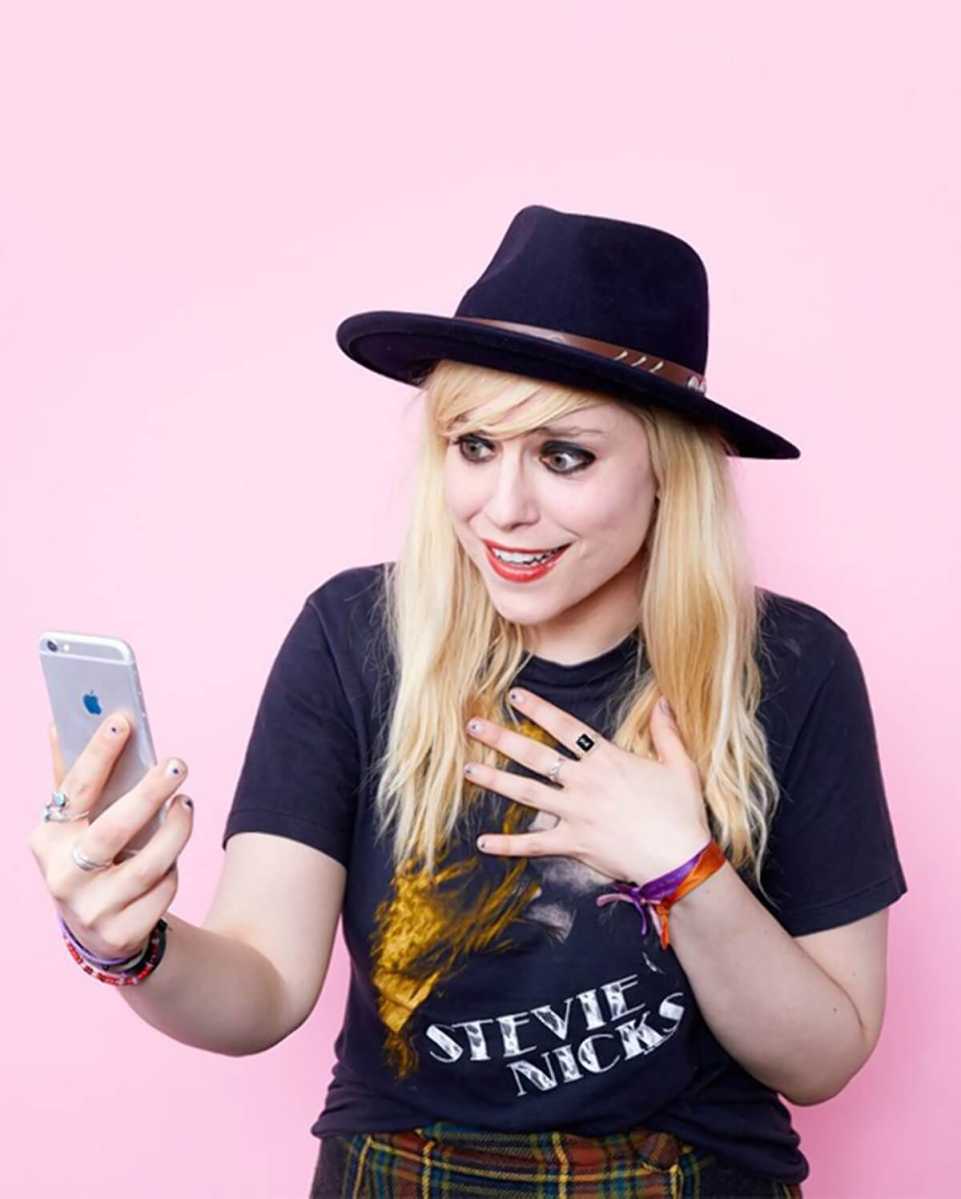 24-tinder-live-2020-02-07-bk01,BC,PRINT_WEB,WEB