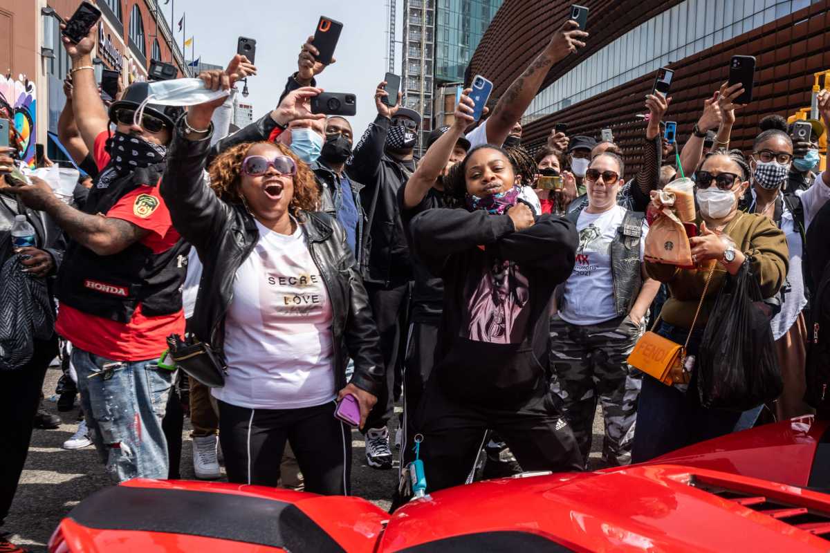 DMX fans bid the last farewell to the rapper