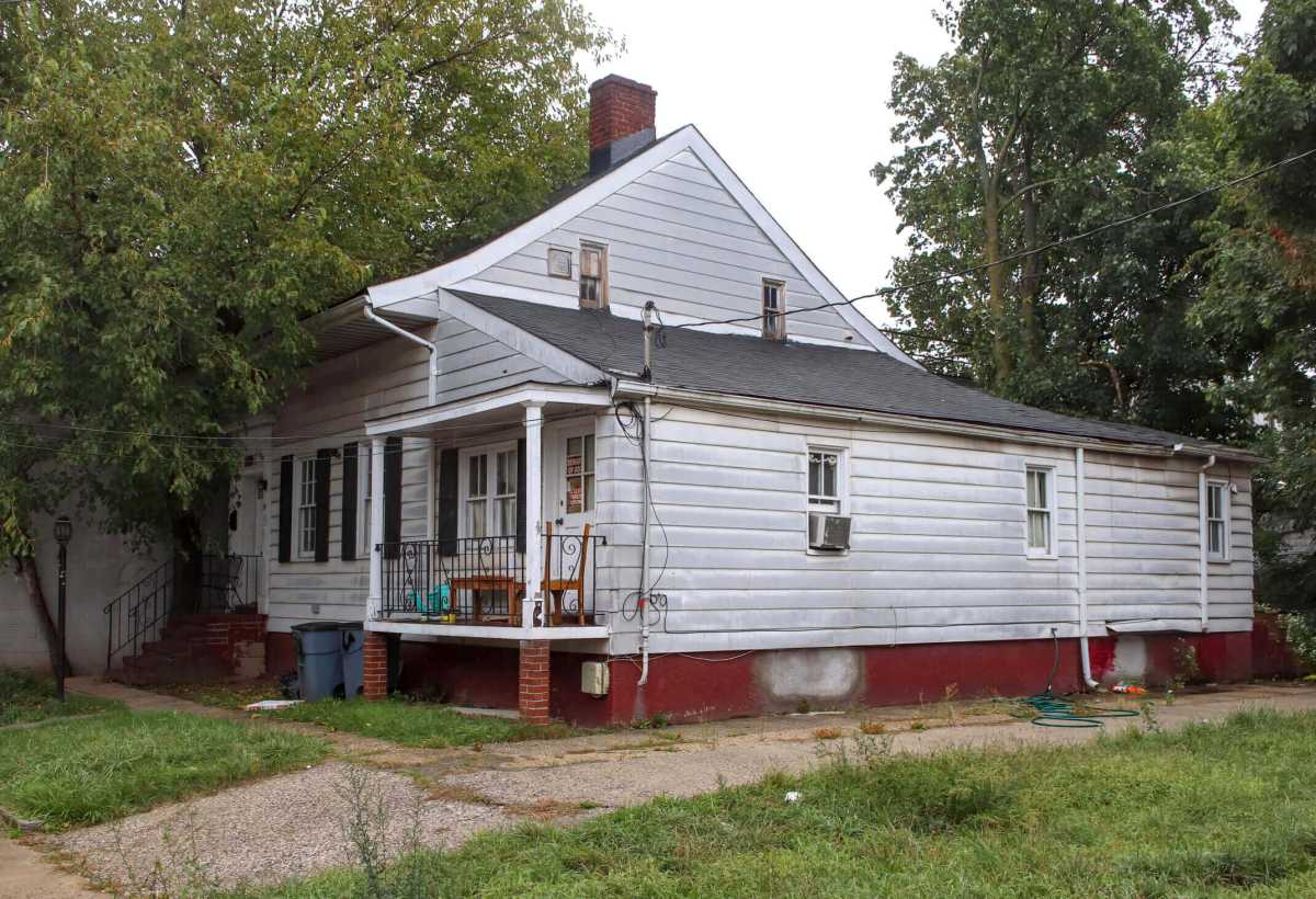 gravesend-brooklyn-ryder-van-cleef-house-38-village-road-north-2022-sdevries-1111