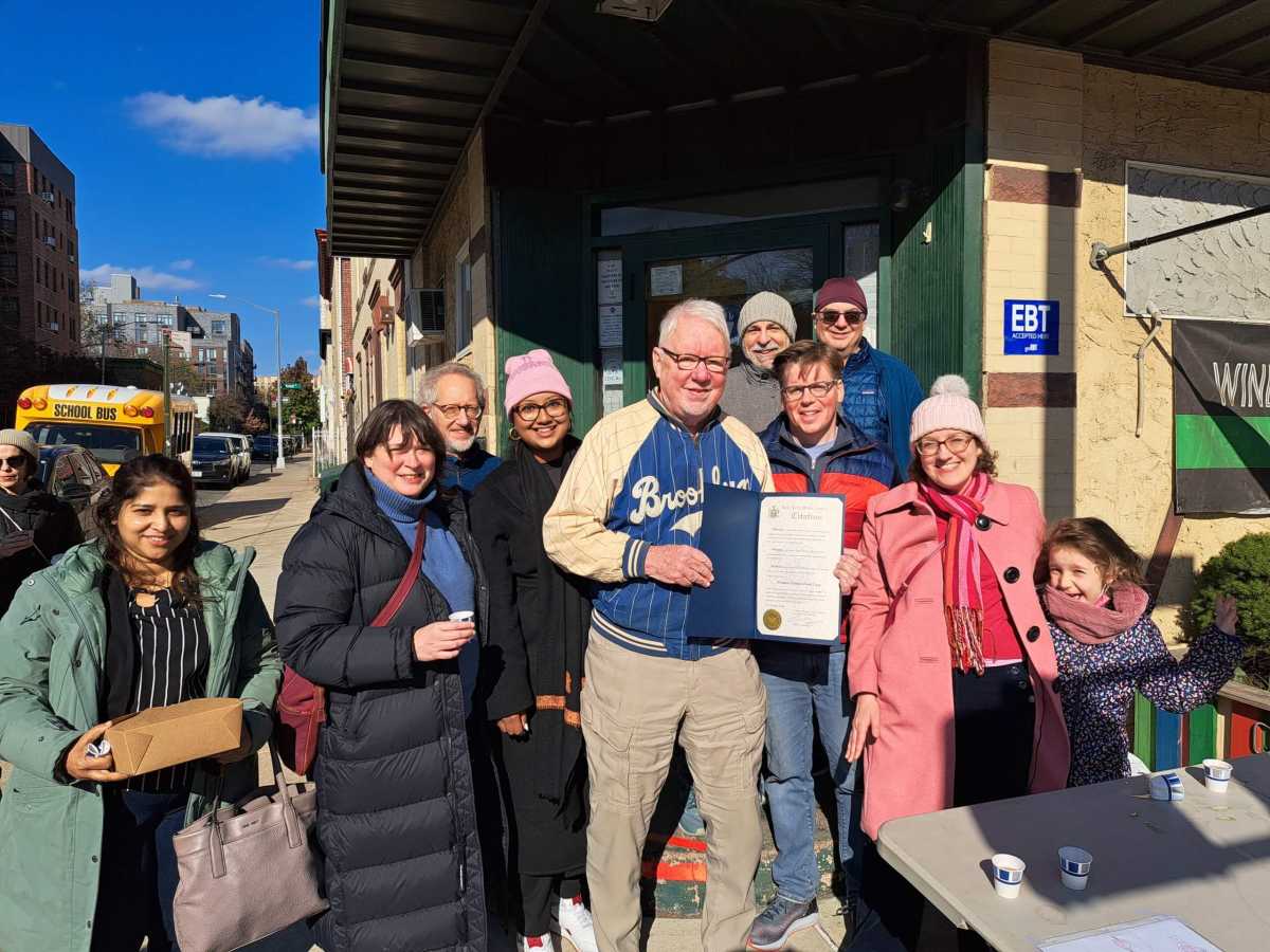 PEOPLE OUTSIDE OF THE FOOD COOP AT WINDSOR TERRACE