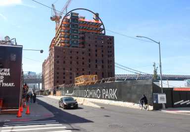 williamsburg-brooklyn-domino-sugar-2022-oct-sdevries-9