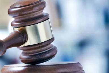 federal jail officer charged with accepting bribes