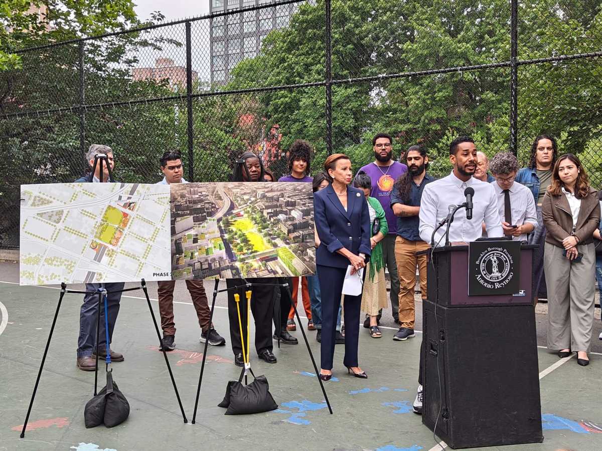 Reynoso at BQGreen presentation for BQE renewal at Rodney Park