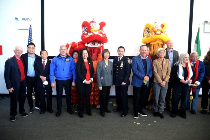politicians with lion dancers