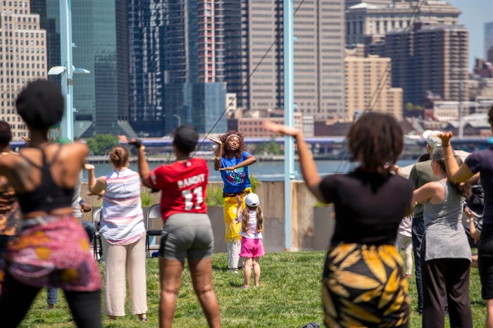 free outdoor dance class in Brooklyn Bridge Park