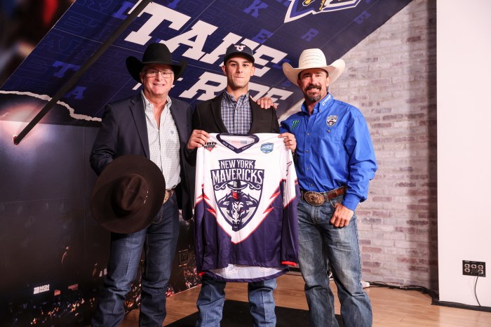 Mavericks coaches with rider Rizzo during the 2024 draft in Nashville, TN.