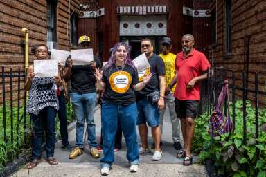 NY: Tenants Demand Landlord Fix over 500 Violations