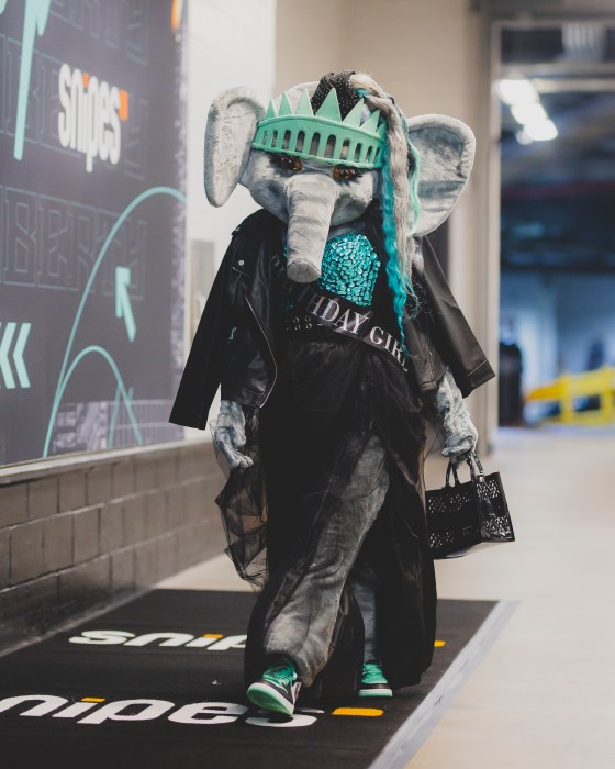 Ellie entering Barclay's Center to watch the New York Liberty go against Washington Mystics.