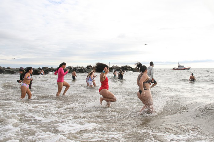 people running into ocean for polar plunge