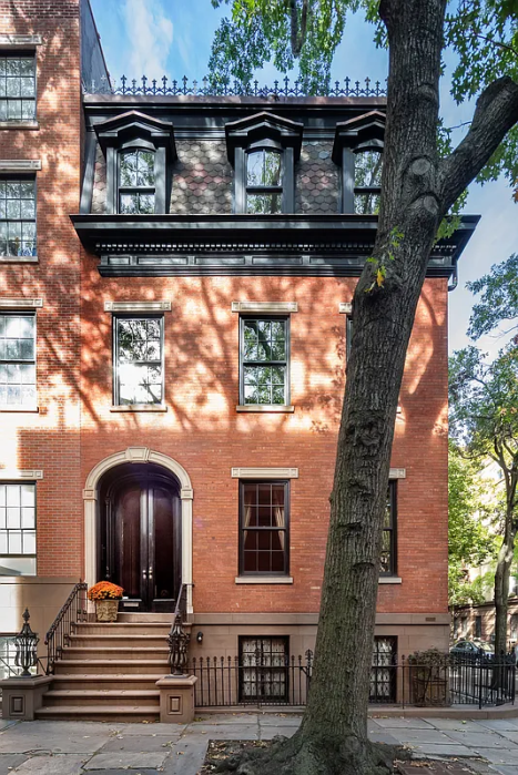 exterior moonstruck house